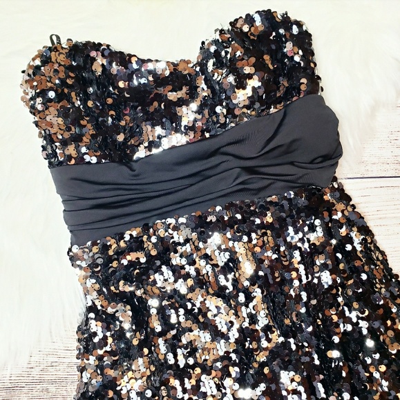 Speechless | Strapless black sequin dress - Picture 2 of 7